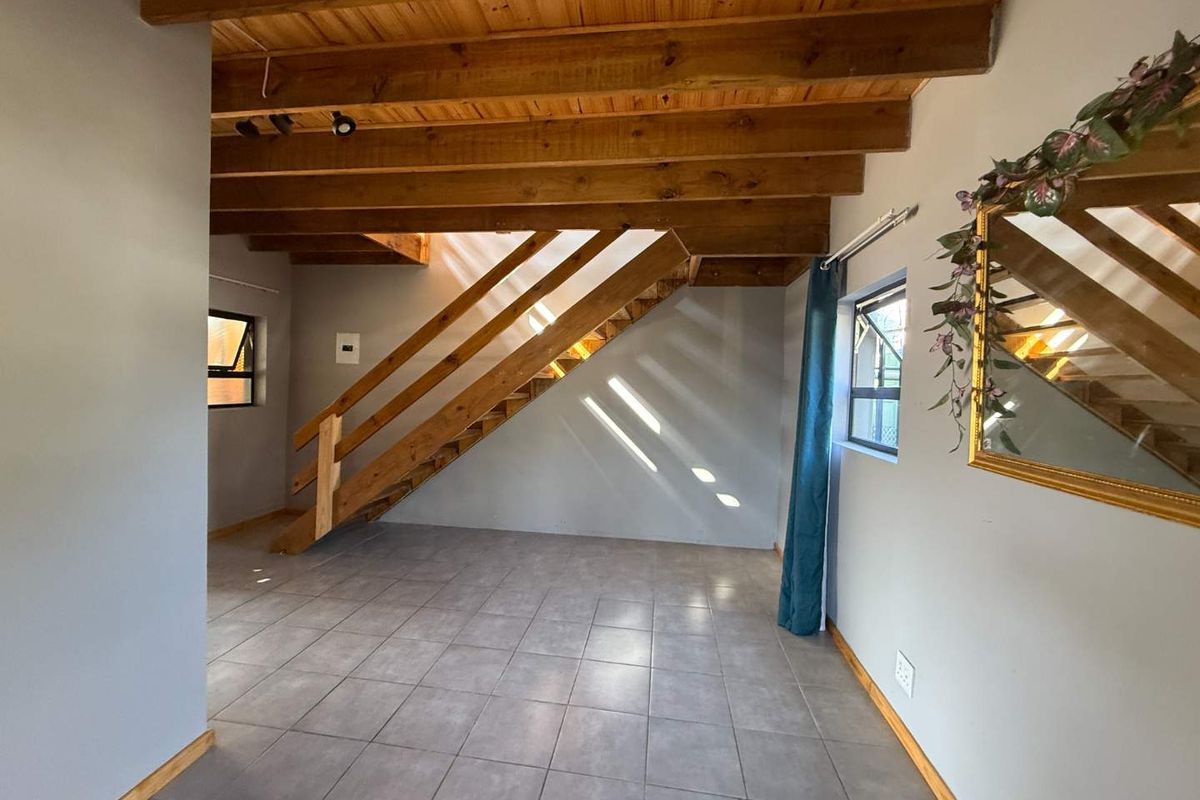 Private 1-Bedroom Duplex Garden Cottage to Let – Fontainebleau - Photo 3
