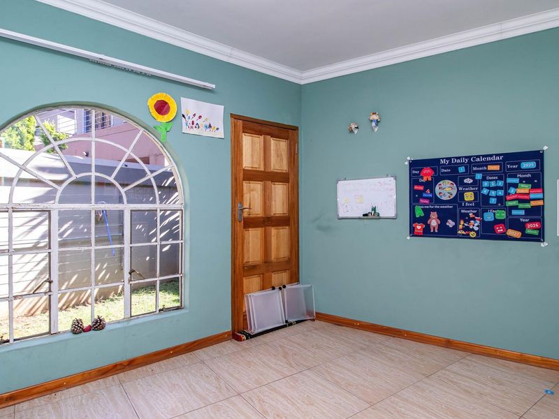 Your Dream Home Awaits in Sought-After La Como Lifestyle Estate! - Photo 5