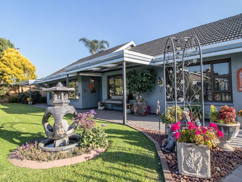 Charming Family Oasis with Pool & Patio in Farrarmere! - Photo 4