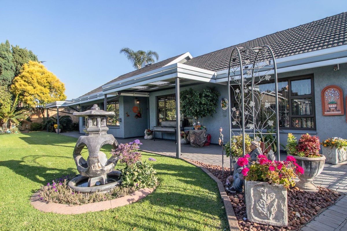 Charming Family Oasis with Pool & Patio in Farrarmere! - Photo 4