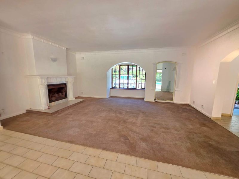 Prime Position Property + 2 Flatlets = Exceptional Value - Photo 6