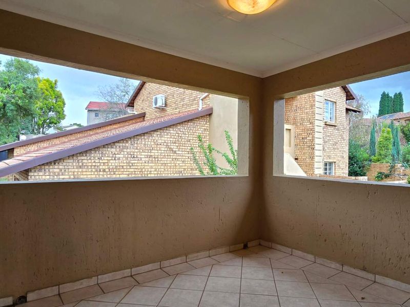 Spacious First-Floor Living in The Wilds Estate – Comfort, Security & Lifestyle - Photo 3