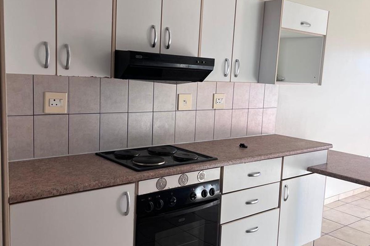 Townhouse For Sale In Pionierspark - Photo 3