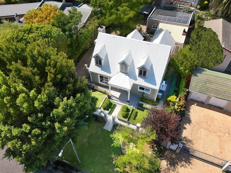 Quaint Characterful Home in Sought-After Street! - Photo 3