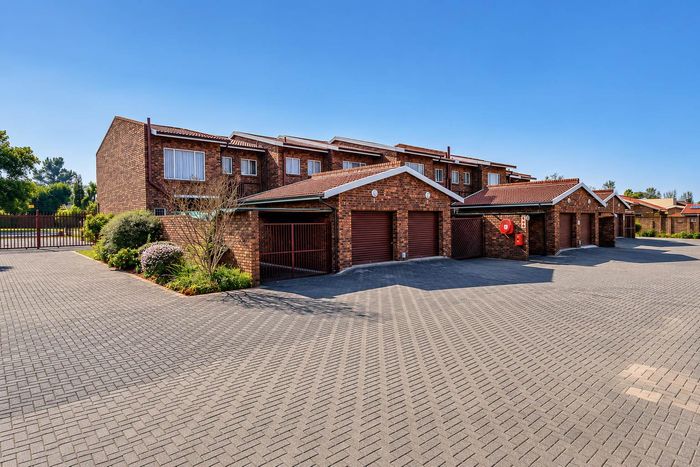 Property #2506986, Cluster For Sale in Brackenhurst