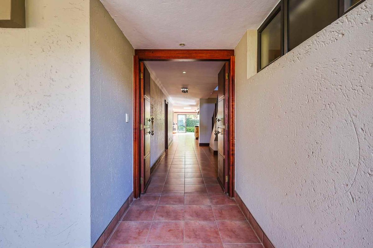 Spacious 4-Bedroom Family Home with Pool – Available Immediately - Photo 3
