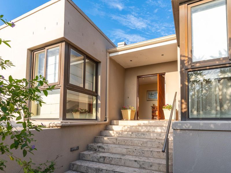 Family Living in the Heart of Fresnaye - Photo 3