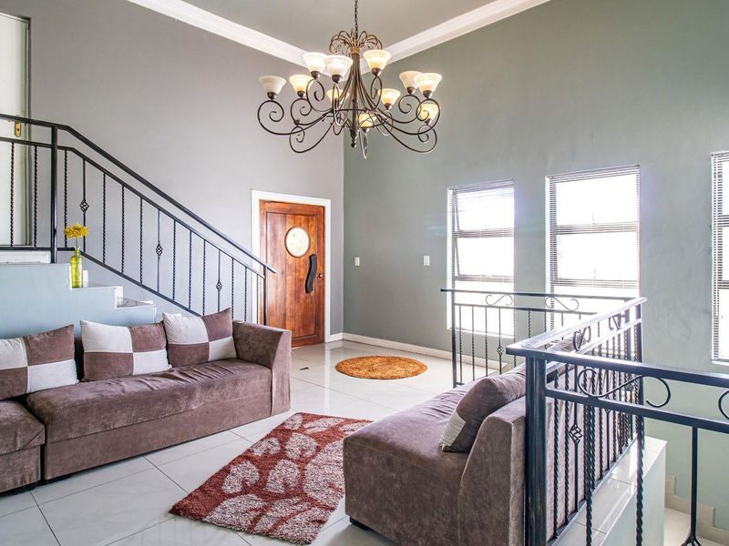 4 Bedroom Freestanding Home in a Secure Estate in Northcliff - Photo 5