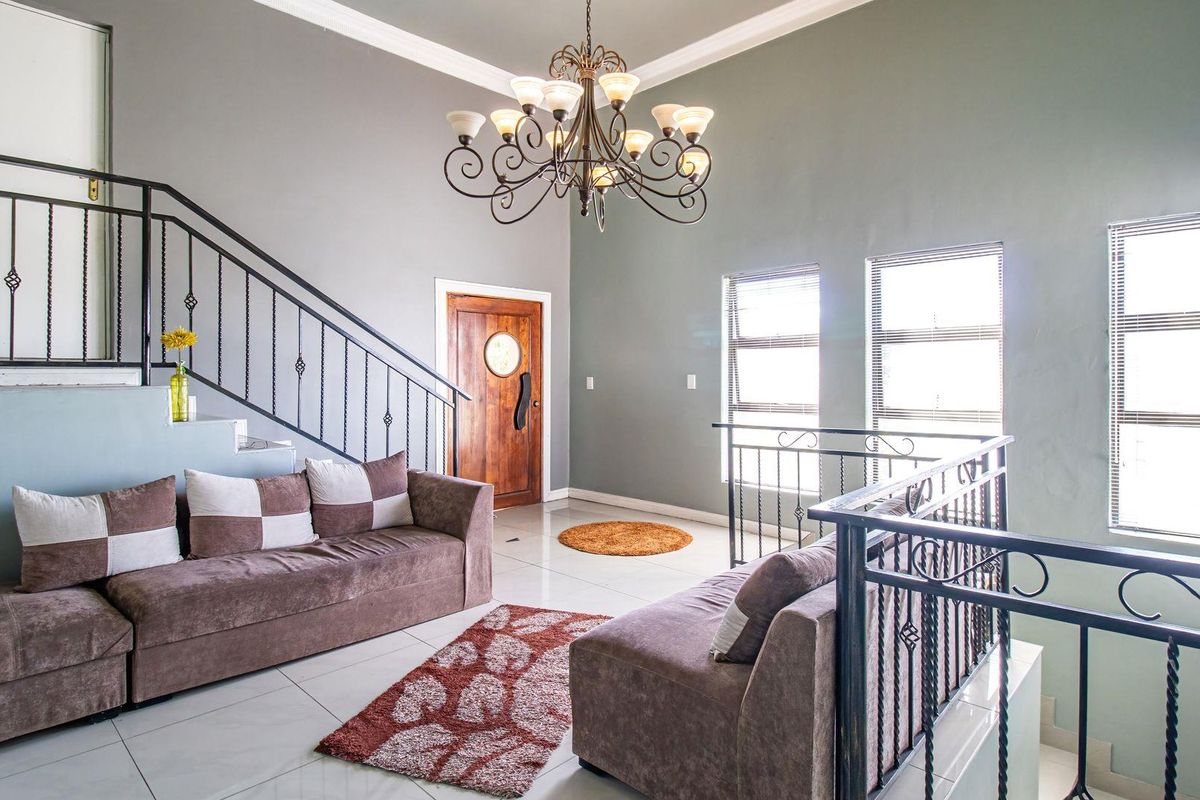4 Bedroom Freestanding Home in a Secure Estate in Northcliff - Photo 5