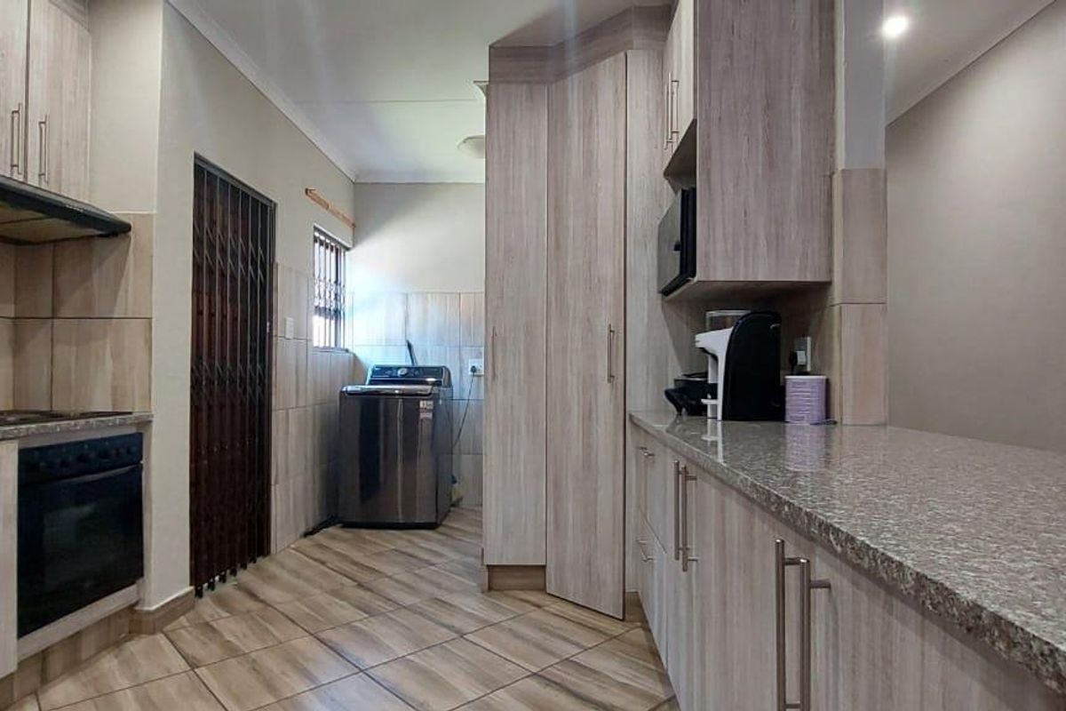 Charming Townhouse in Secure Pretoria North Complex! - Photo 4