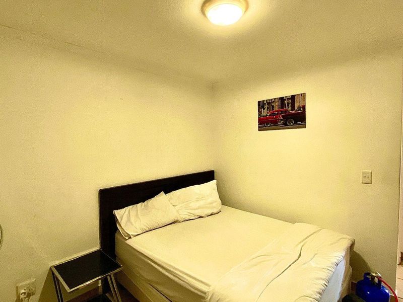 Clean and Modern - Photo 4
