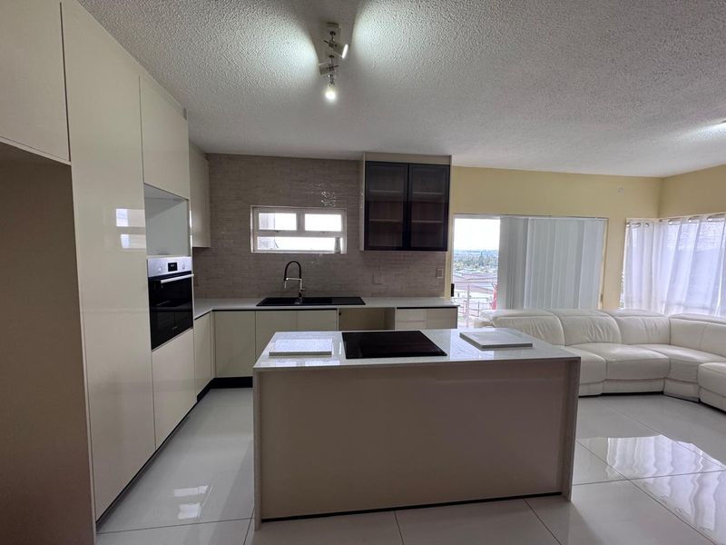 Modern 3-Bedroom Apartment with Balcony in Soho Junction, Broadacres - Photo 6