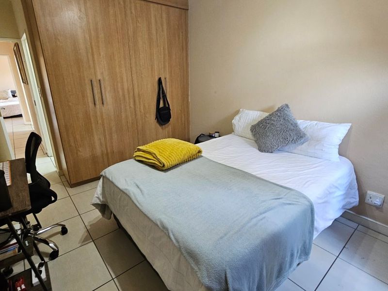 3 bedroom Apartment in Morningside - Photo 8
