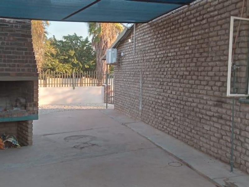 Spacious 3-Bedroom Family Home on Large Erf - Ideal for Expansion or Investment! - Photo 5