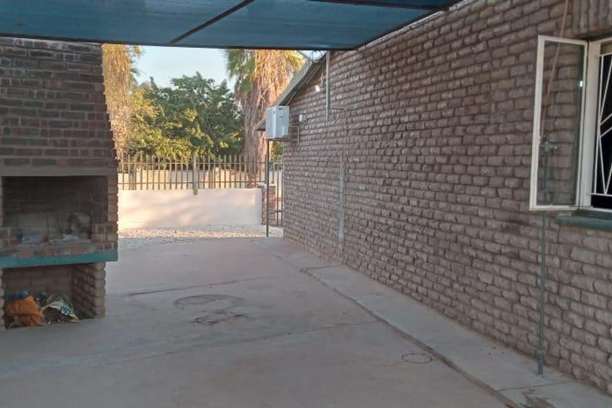 Spacious 3-Bedroom Family Home on Large Erf - Ideal for Expansion or Investment! - Photo 5