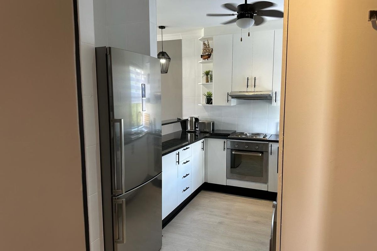 STUNNING NEWLY RENOVATED APARTMENT CORNER UNIT - Photo 4