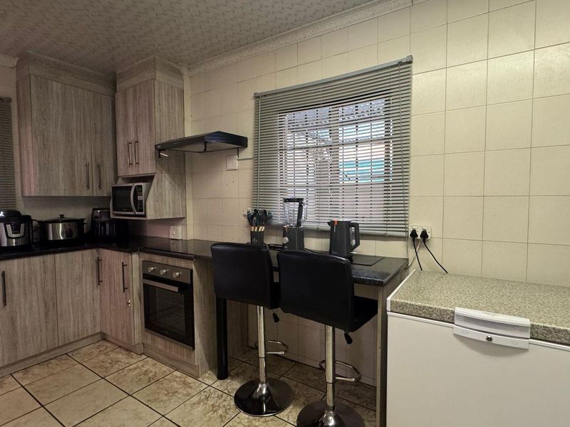 House with a flat for sale in Homevale - Photo 4