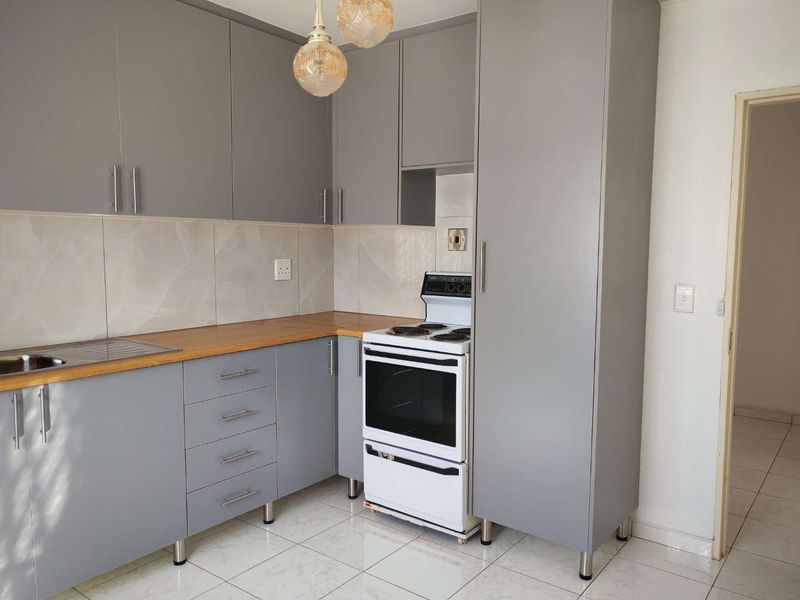 Prime Location & Stunning Views: Your New Home Awaits! - Photo 3