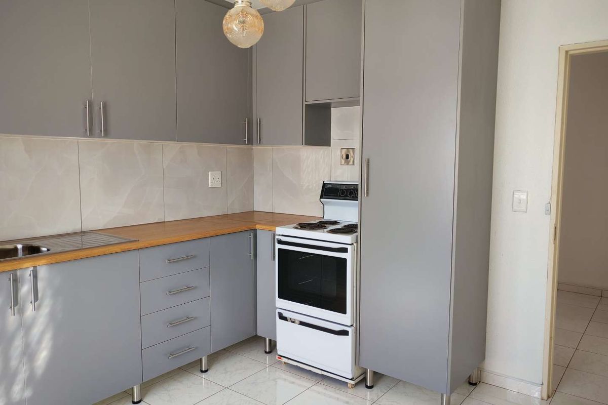 Prime Location & Stunning Views: Your New Home Awaits! - Photo 3