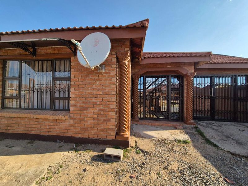 PERFECT FAMILY HOME - Photo 5