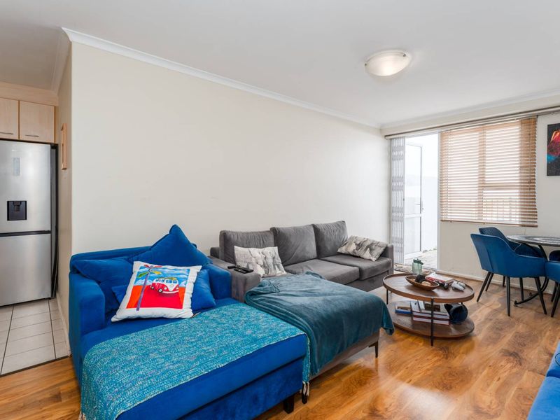 2 Bedroom Apartment For sale in Wynberg - Photo 8