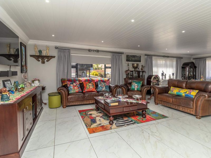 Coastal Elegance: Your Dream Home in Monte Christo - Photo 8