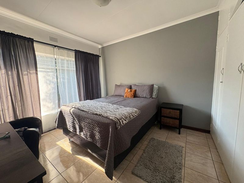 Investor's Dream Home - 5 Bedroom Energy Efficient Home with Large Flatlet and Pool - Photo 6