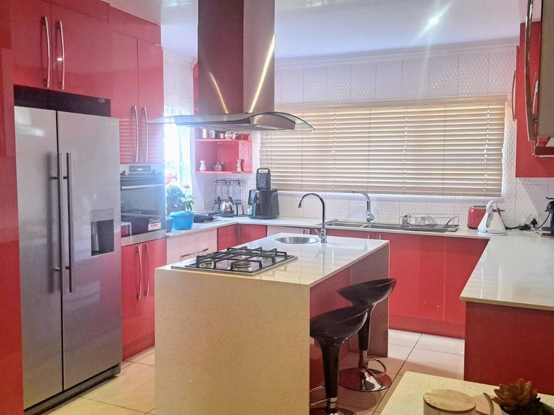 Immaculate multiple-living property for sale in Haddon, Johannesburg South - Photo 5