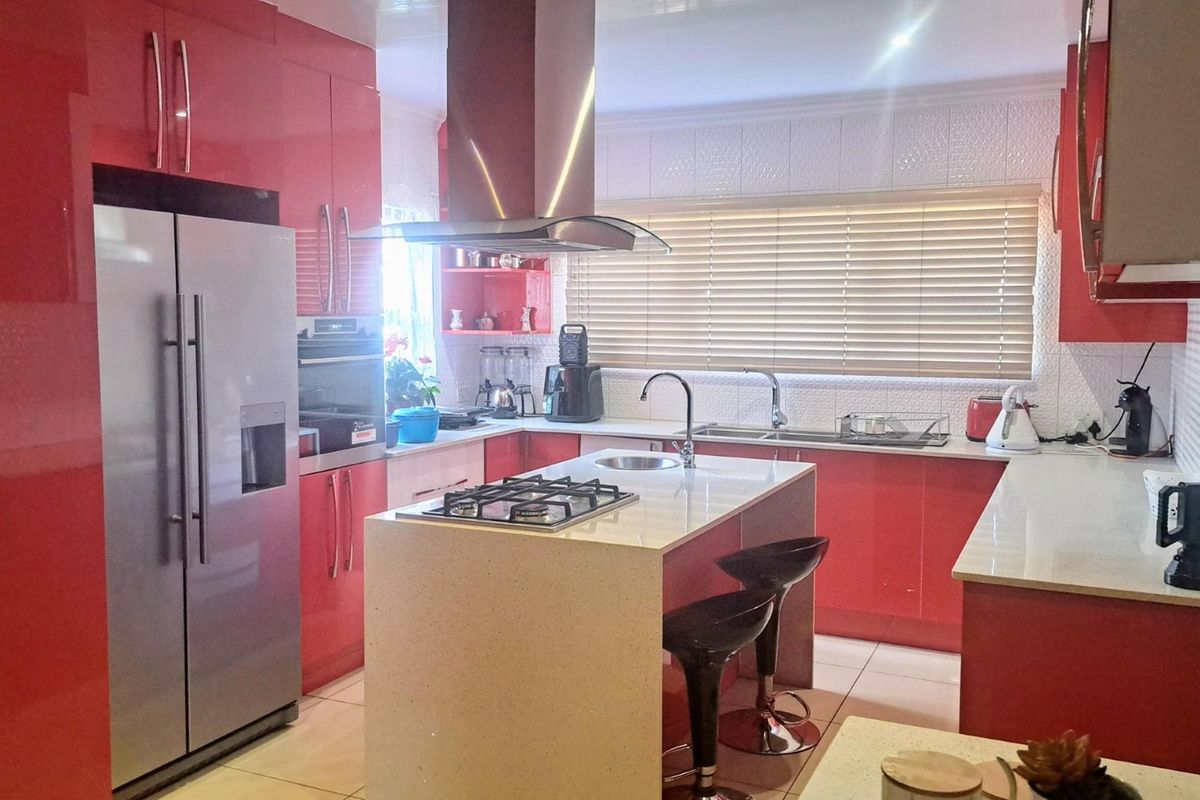 Immaculate multiple-living property for sale in Haddon, Johannesburg South - Photo 5