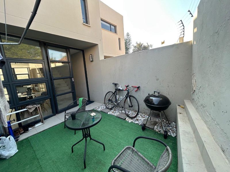 Spacious 2-Bed Townhouse in Die Wilgers – Modern & Bright! - Photo 6