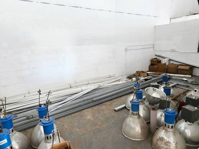 Light Industrial Warehouse in Newly Refurbished Complex - Photo 5