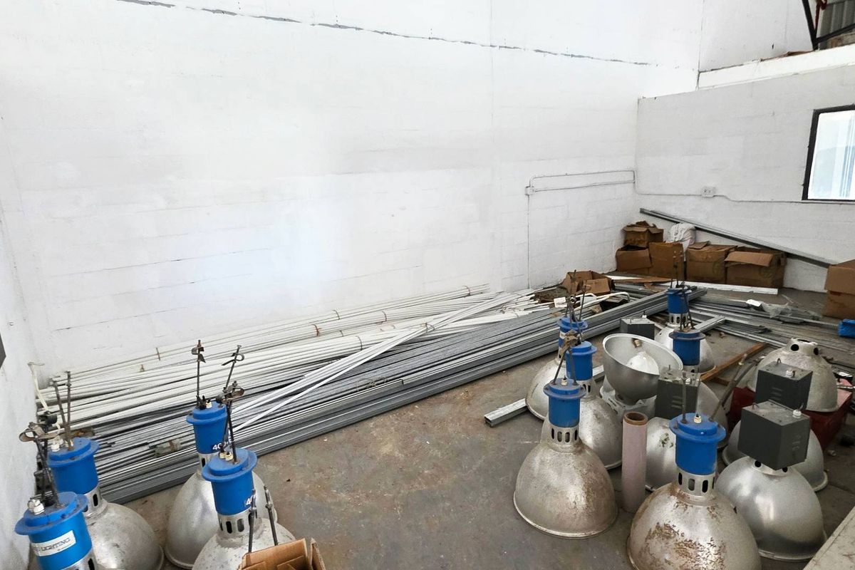 Light Industrial Warehouse in Newly Refurbished Complex - Photo 5