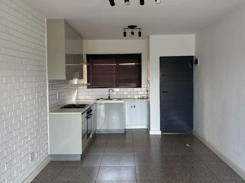 Modern 2-Bedroom Ground-Floor Flat to Rent in Arbour Arch, Athlone - Photo 4
