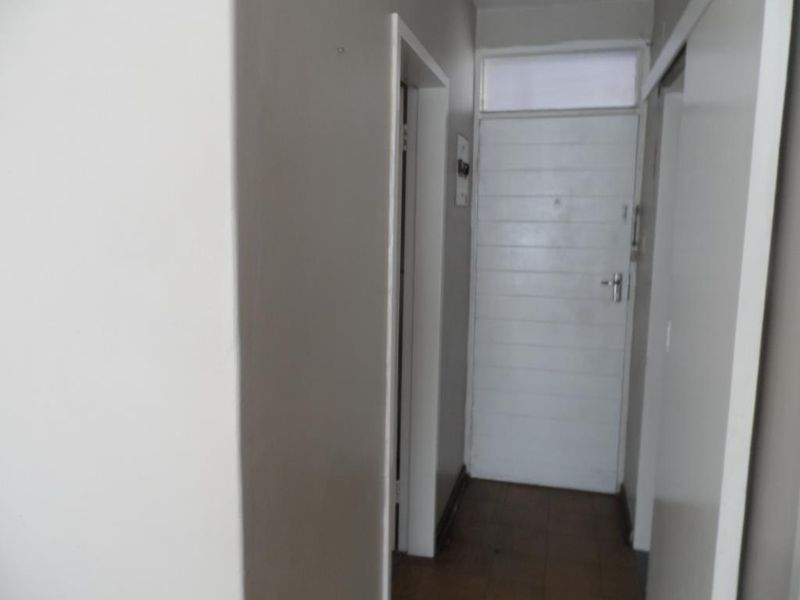 BACHELOR FLAT TO RENT IN ARCADIA - Photo 9