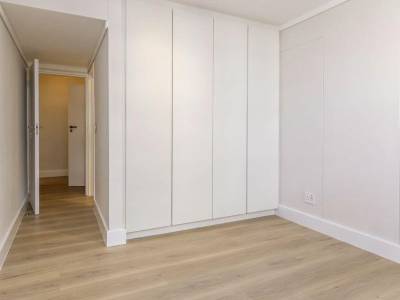 Newly Renovated Designer Apartment - Photo 10