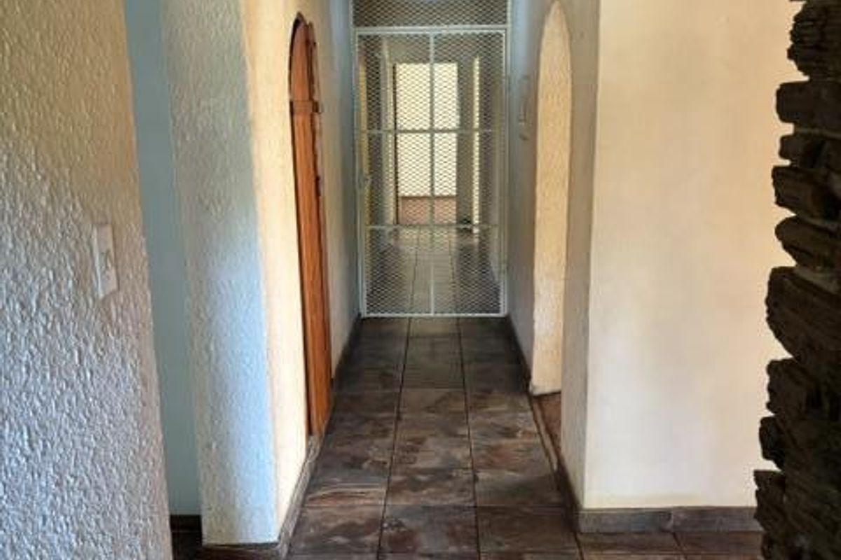 FAMILY HOME - Photo 2