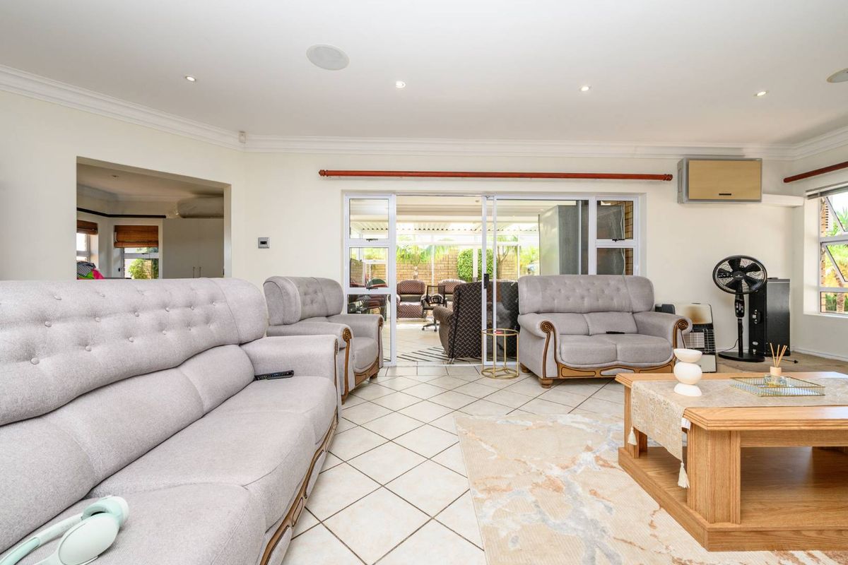 Exquisite Summerstrand Home - Photo 5