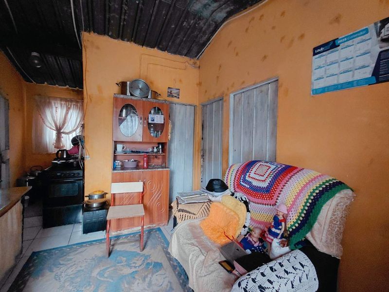 Transform This Fixer-Upper into Your Dream Home Near Eyethu Mall!" - Photo 2