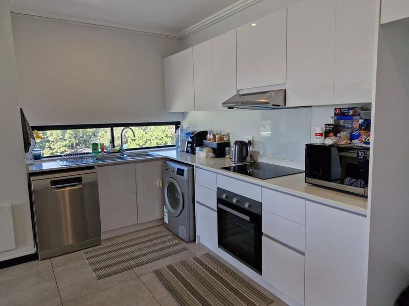 Modern 2 Bedroom 2 Bathroom apartment - Photo 5
