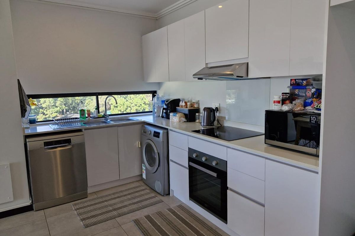 Modern 2 Bedroom 2 Bathroom apartment - Photo 5