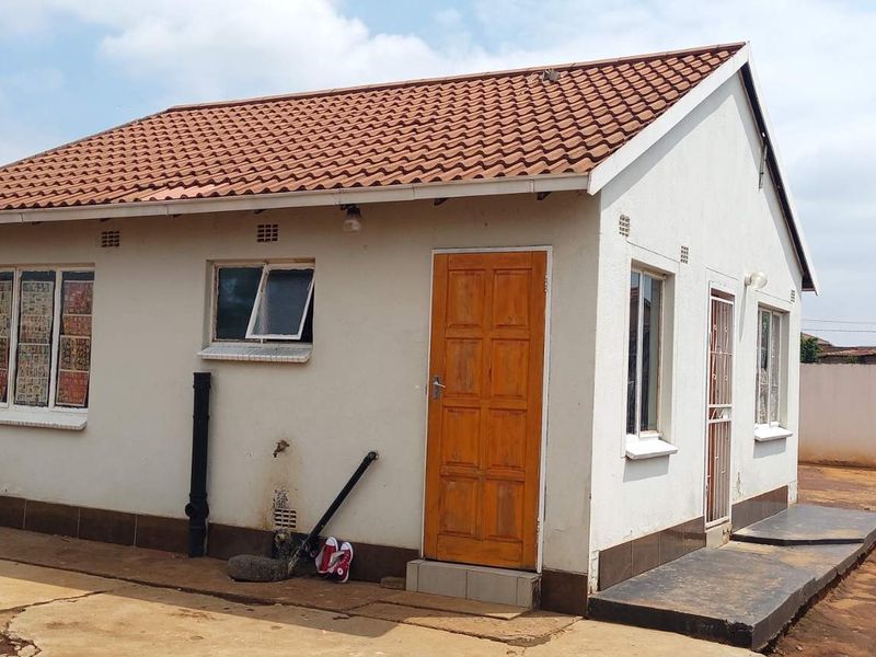 2 Bed House FOR SALE in Moleleki Ext 3 - Photo 2