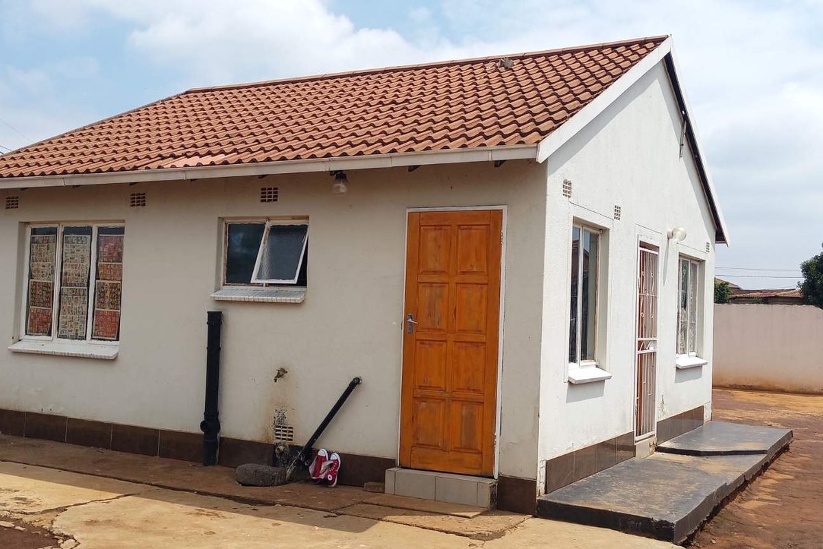 2 Bed House FOR SALE in Moleleki Ext 3 - Photo 2