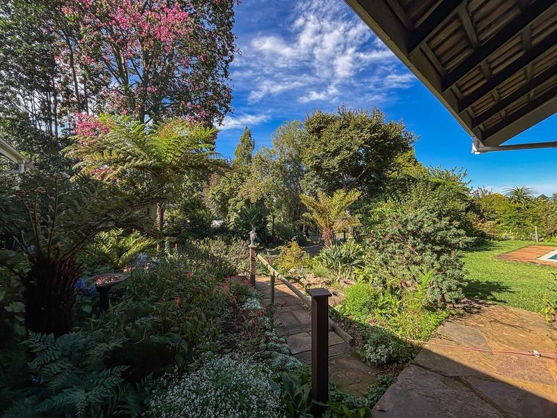 Spacious Family Home with Cottage, Tennis Court & Great Views in Howick North - Photo 10