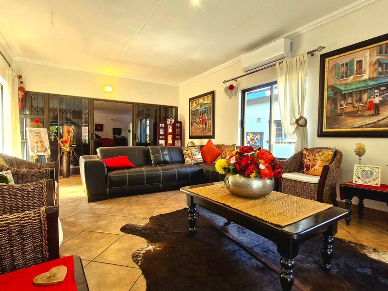 IMMACULATE & EXCEPTIONALLY SPACIOUS FAMILY HOME - Photo 6