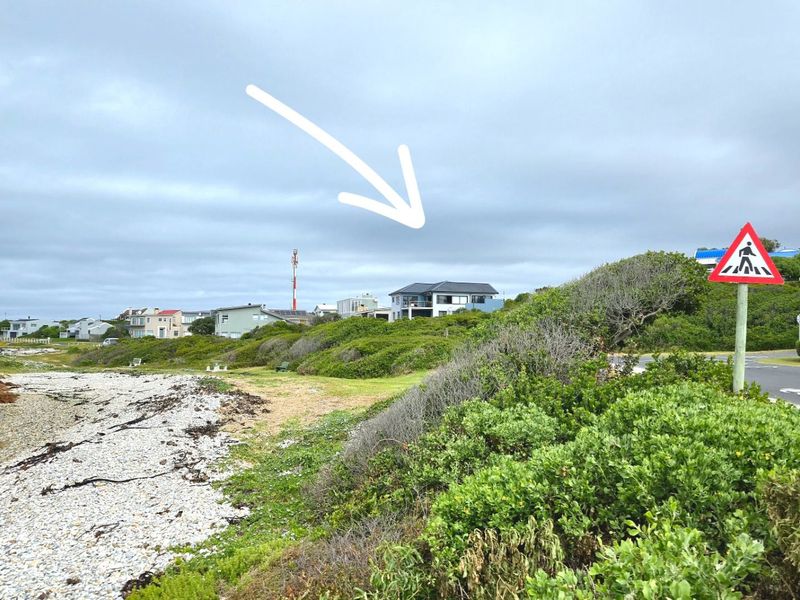 Modern Living and Family Bonding: Your Dream Home in Franskraal - Photo 2