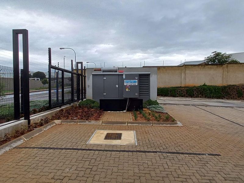 5 393m2 Meadowview Warehouse To Let - Photo 4