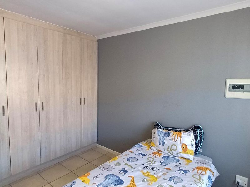 Top floor 2 bedroom apartment in a standalone building within Silverstream - Photo 6