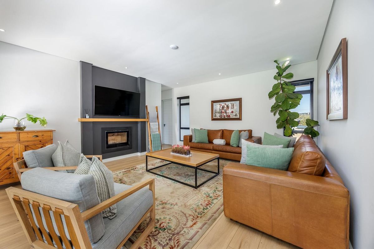 Sophisticated Estate Living with Smart Technology & Energy Independence - Photo 5