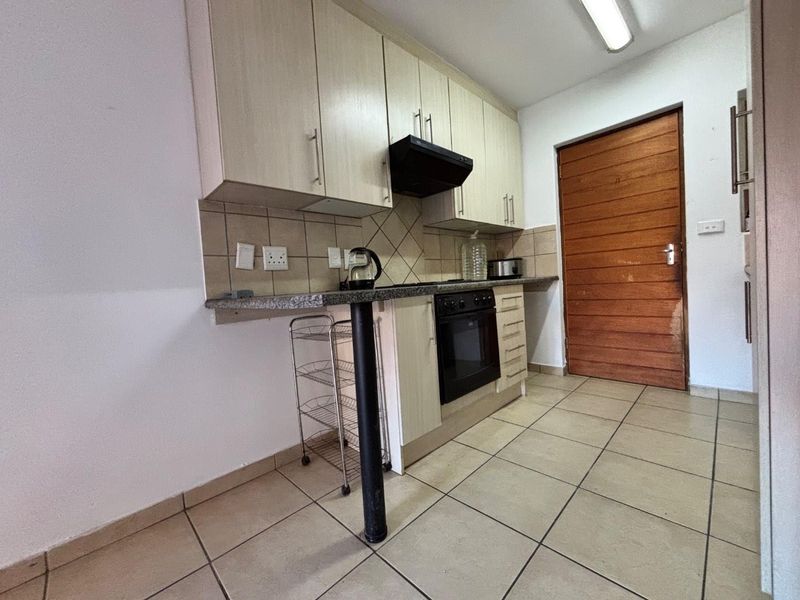 Ground-Floor 2-Bedroom Apartment with Private Garden in an Exclusive 10-Unit Complex - Photo 4