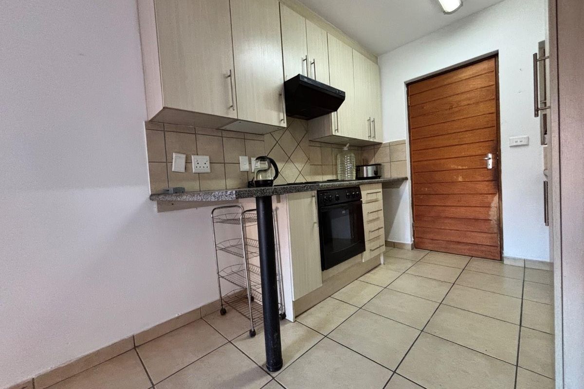 Ground-Floor 2-Bedroom Apartment with Private Garden in an Exclusive 10-Unit Complex - Photo 4